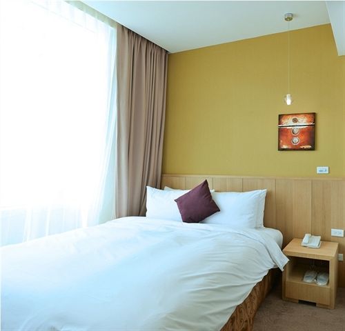 In Young Hotel Kaohsiung Exterior foto